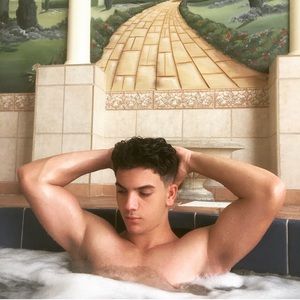 Meet your Posher, Akram